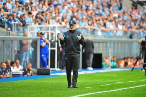 Mano elogia atuação do Grêmio e destaca importância da vitória: “Dá um alívio"