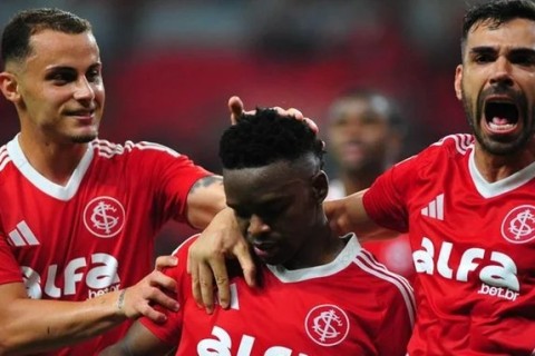 Emocionado, D’Alessandro pede paciência e apoio da torcida após empate do Inter